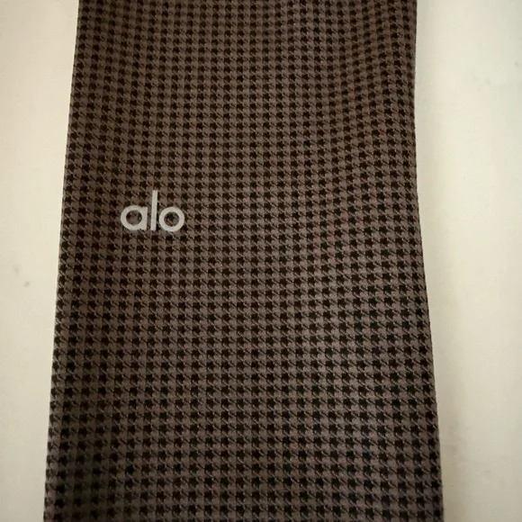 Alo Yoga Houndtooth High-Waisted Brown Leggings - Picture 6 of 10